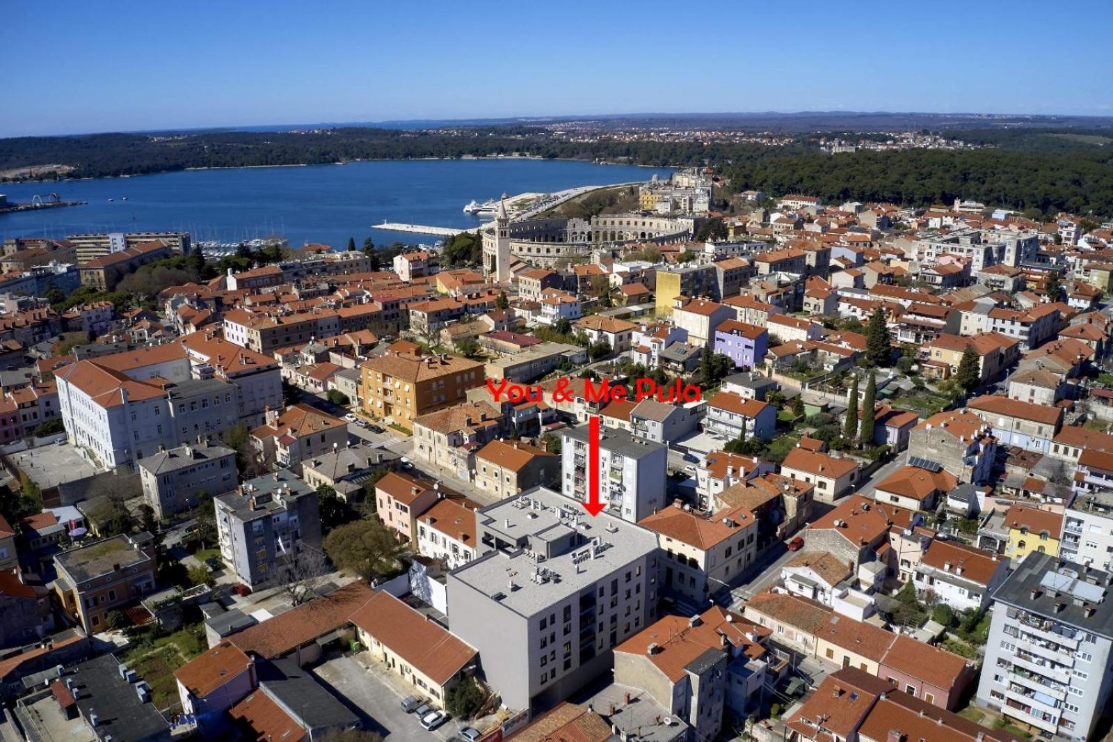 You & Me Pula With Garage Parking Extérieur photo